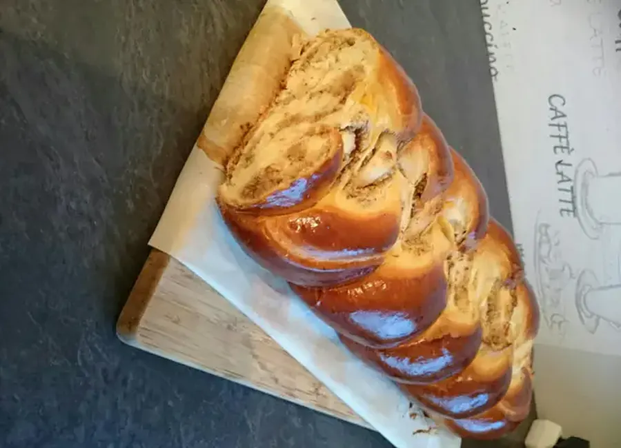 Brioche tressée aux amandes et noisettes