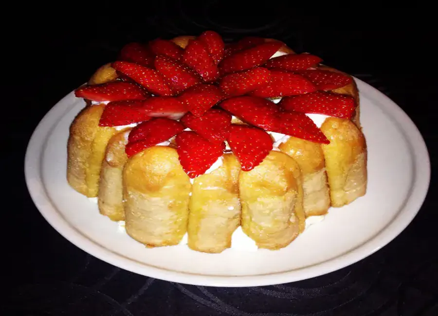 Charlotte aux fraises facile