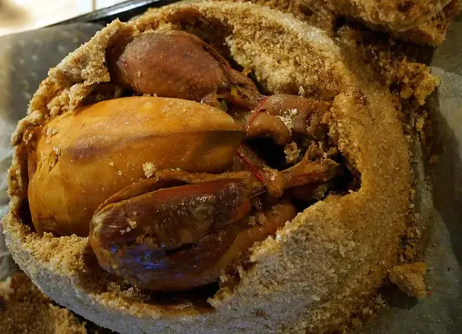 Chapon en croûte de sel