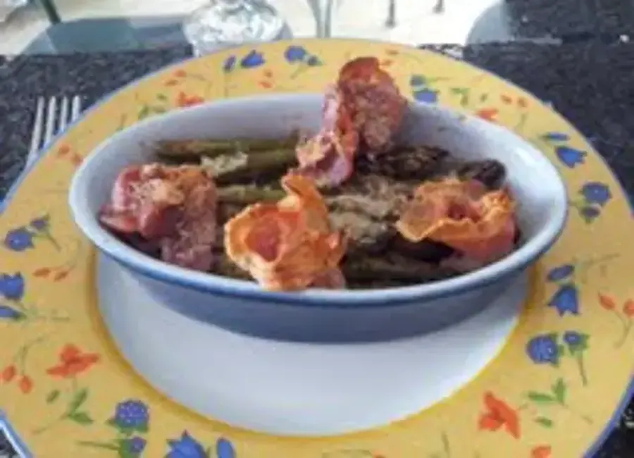 Pointes d'asperges vertes gratinées au jambon vendéen