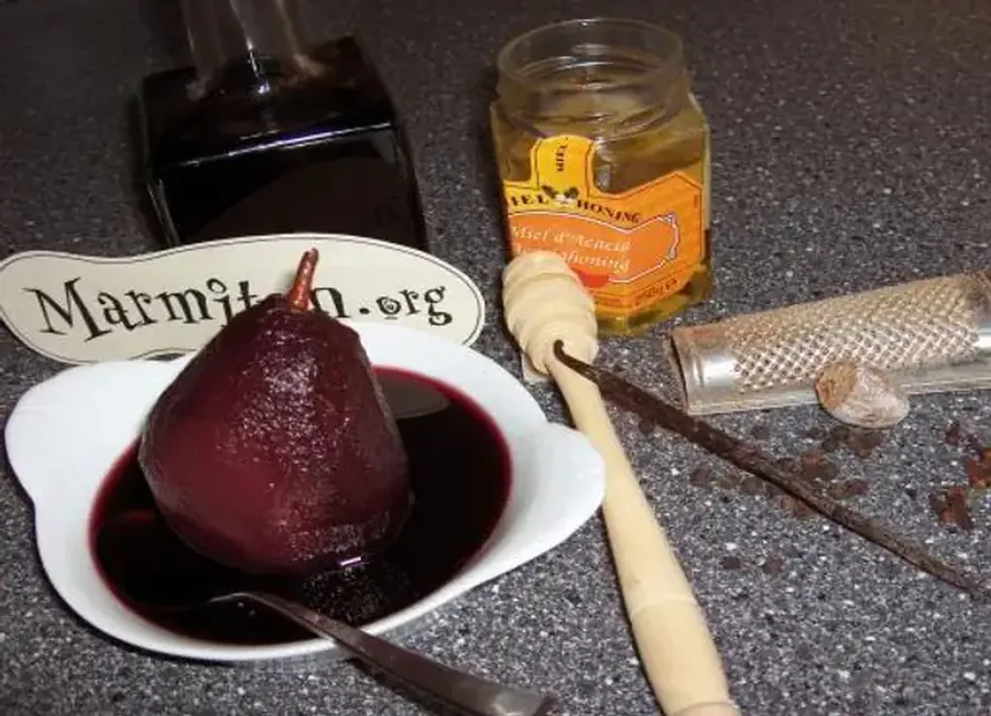 Délice de poires épicées au vin rouge