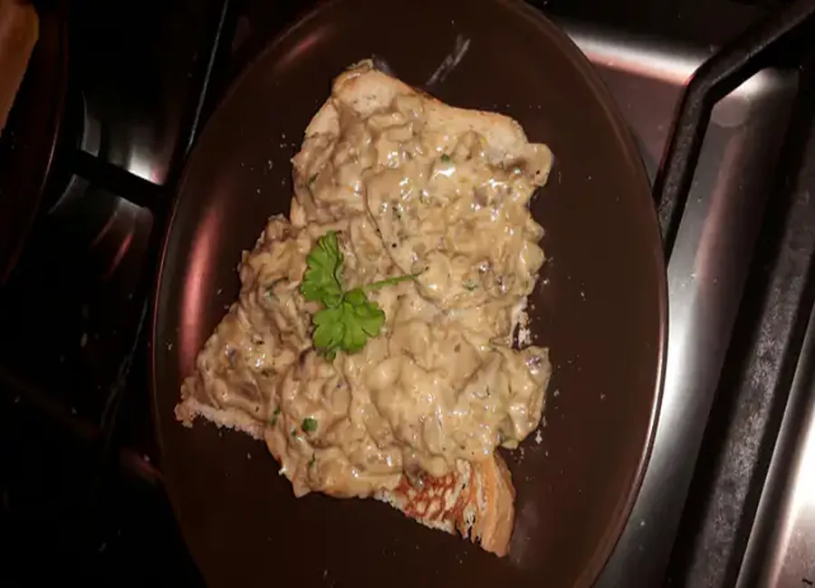 Toasts aux champignons à la crème