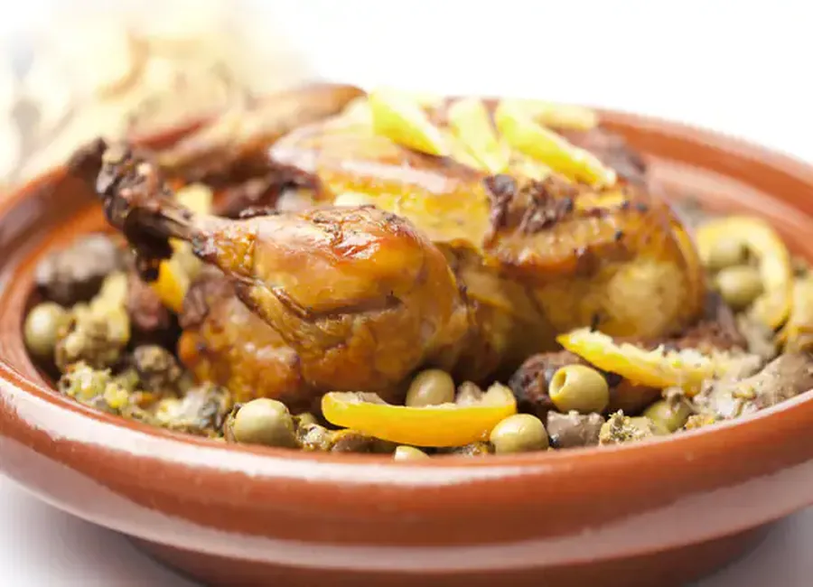 Tajine de poulet aux citrons confits et aux olives