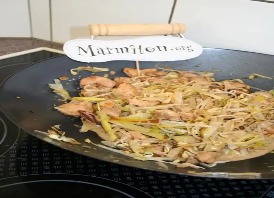 Sauté de volaille aux poireaux et au soja