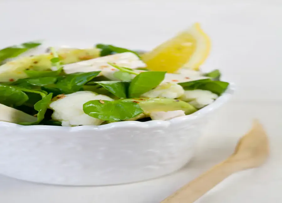 Salade croquante de chou-fleur à l'avocat et au cresson