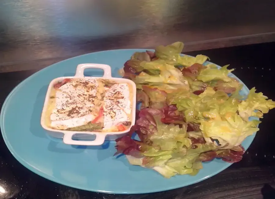 Camembert rôti au four au jambon serrano
