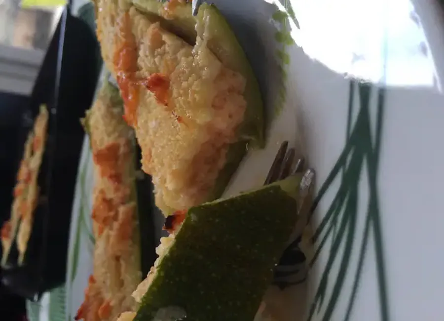 Courgettes farcies à la tomate et au basilic