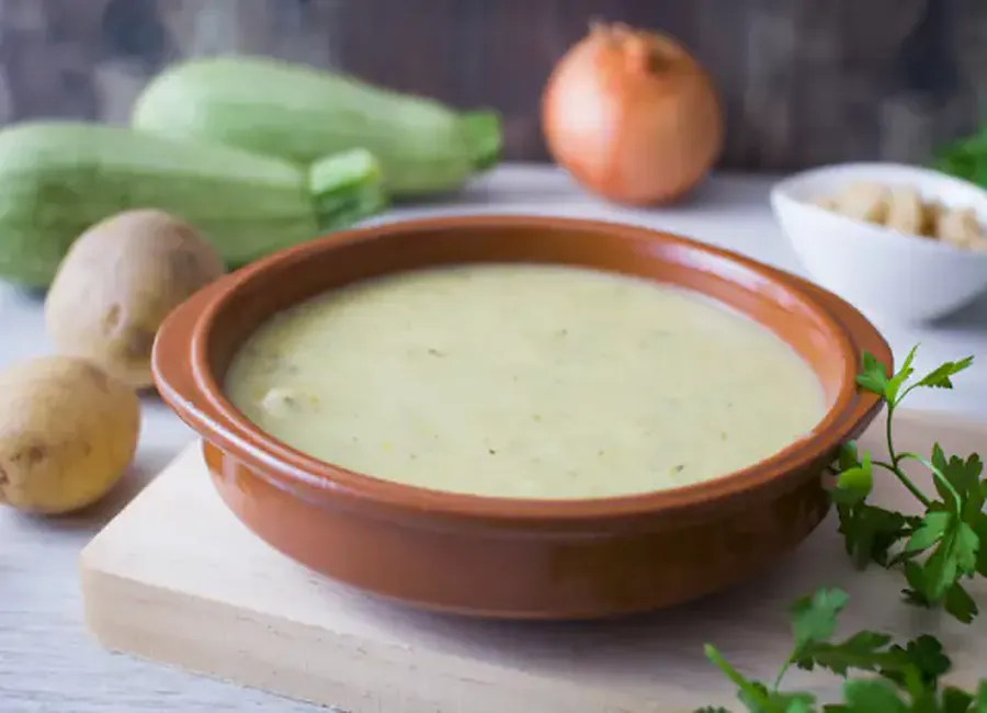 Soupe pommes de terre, courgettes et carottes
