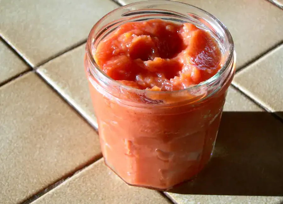Confiture de coings orangée
