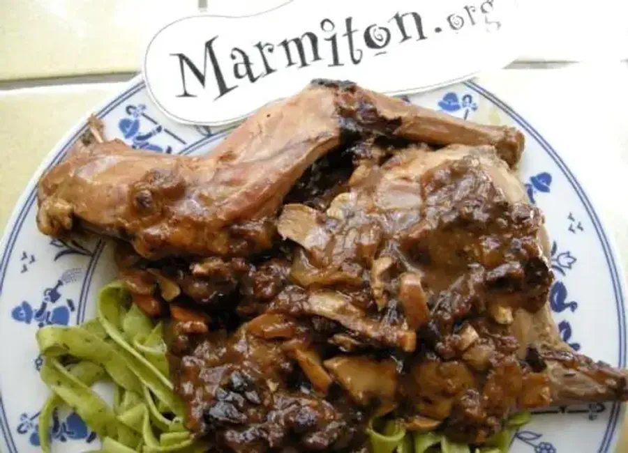 Lapin aux pruneaux et à la bière