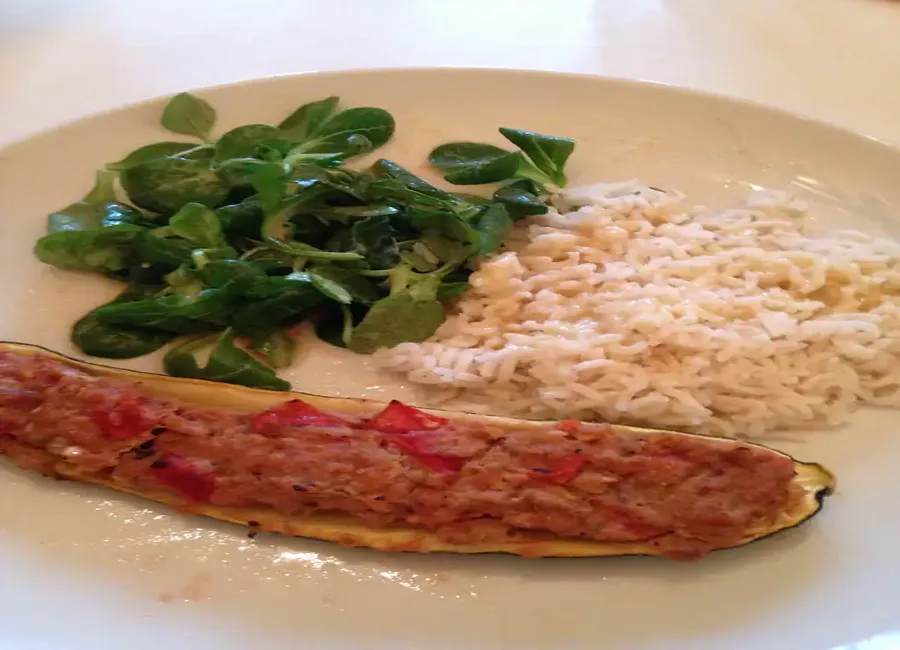 Courgettes farcies au thon et à la tomate