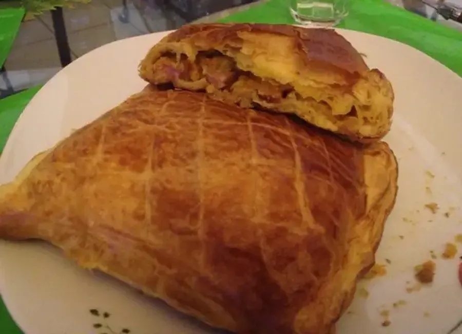 Feuilleté de petits légumes et saucisse fumée