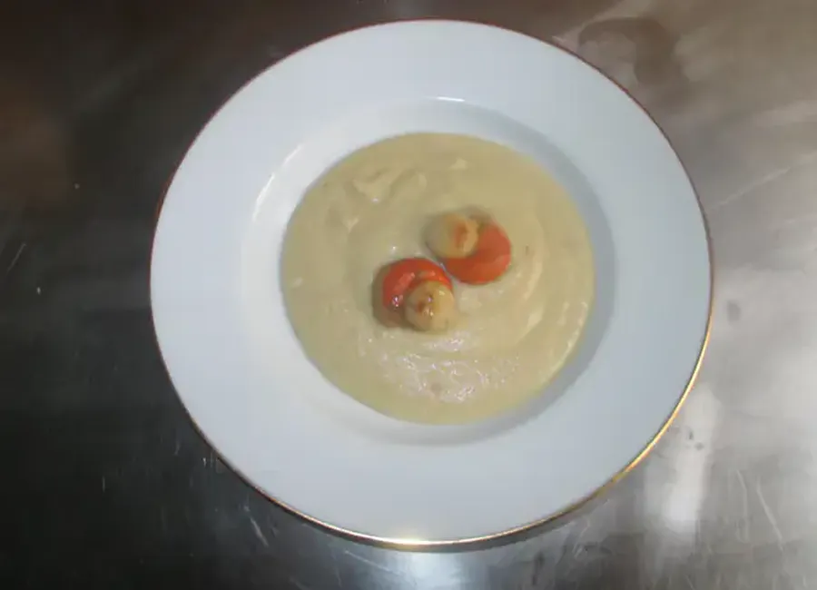 Velouté de choux fleur aux saint-jacques