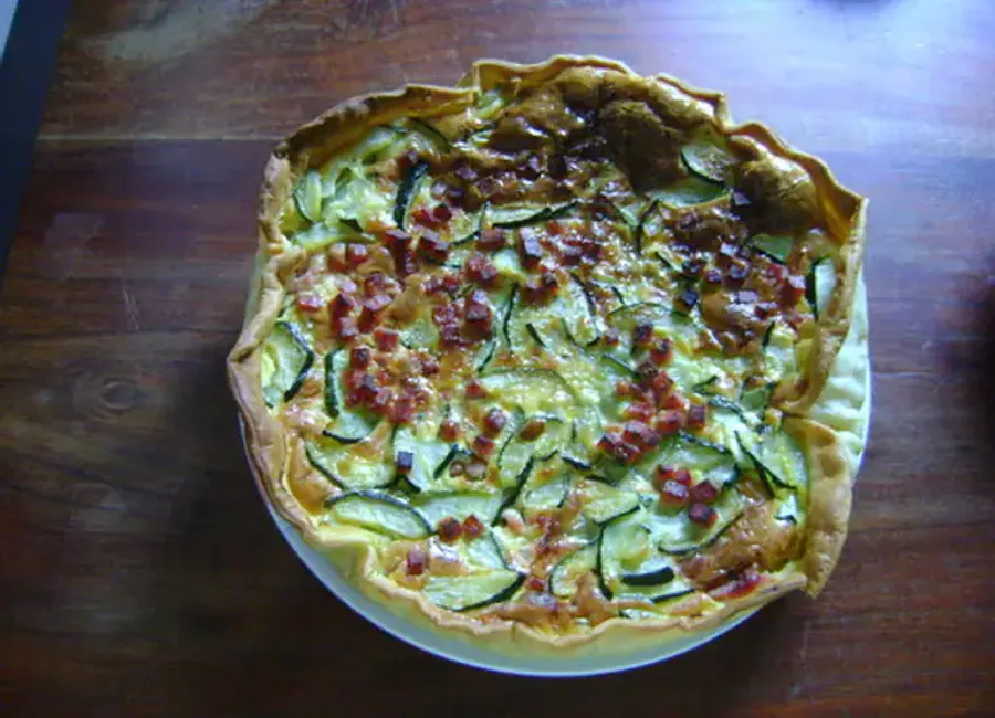 Tarte salée ( courgettes, lardons, oeufs) excellente
