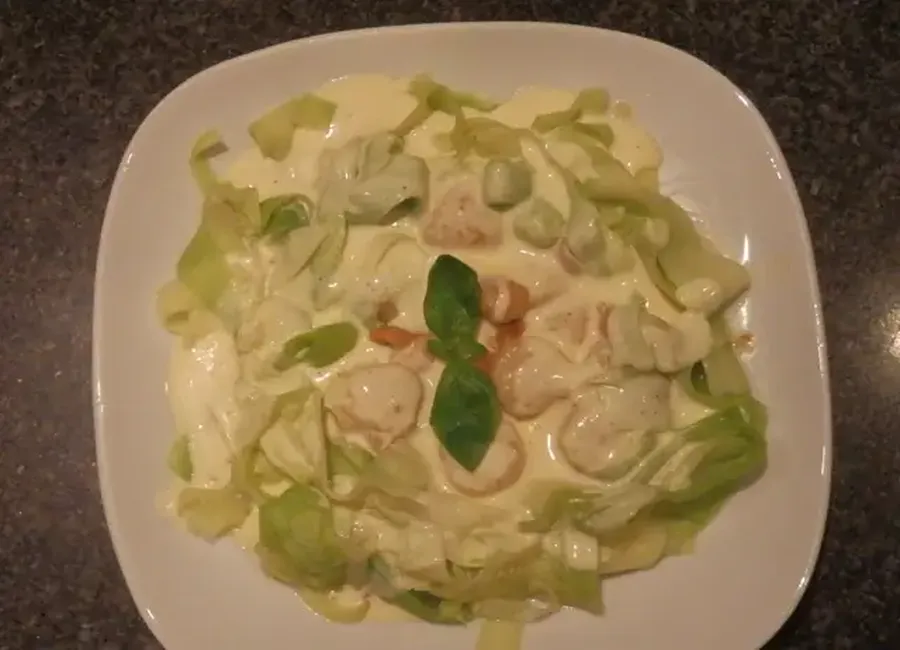 Noix de saint jacques safranées aux tagliatelles de légumes