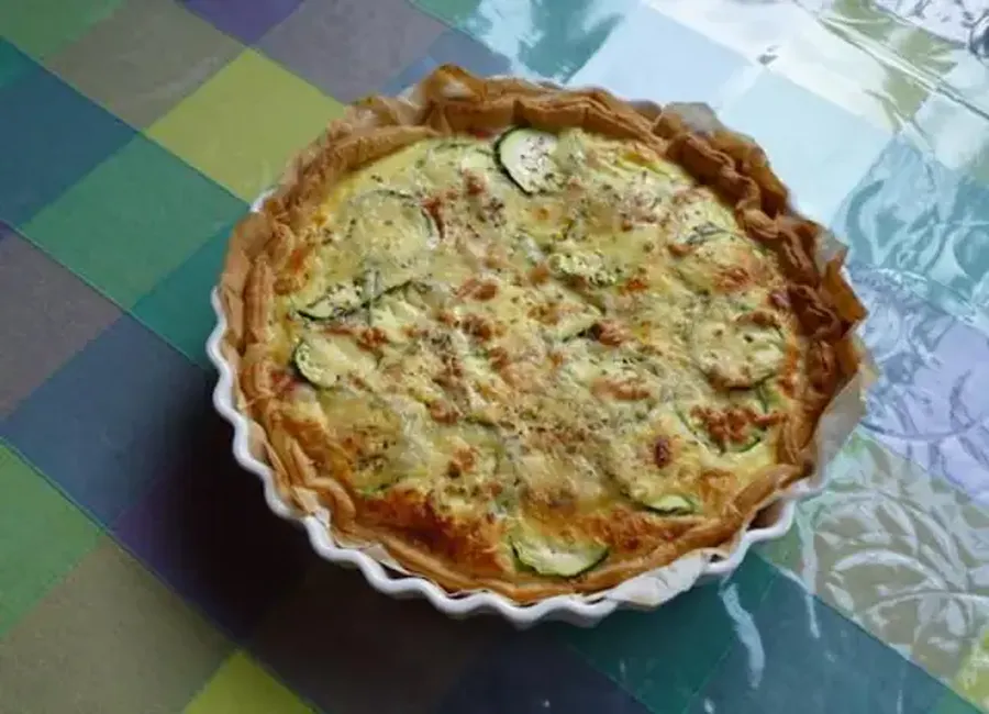 Quiche légère aux courgettes et au saumon