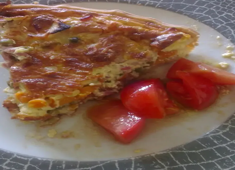 Quiche printanière aux petits pois, carottes, lardons et oignons