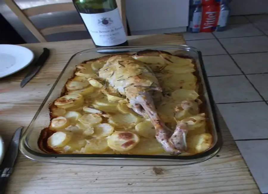 Gigot de chevreau à la moutarde et au romarin