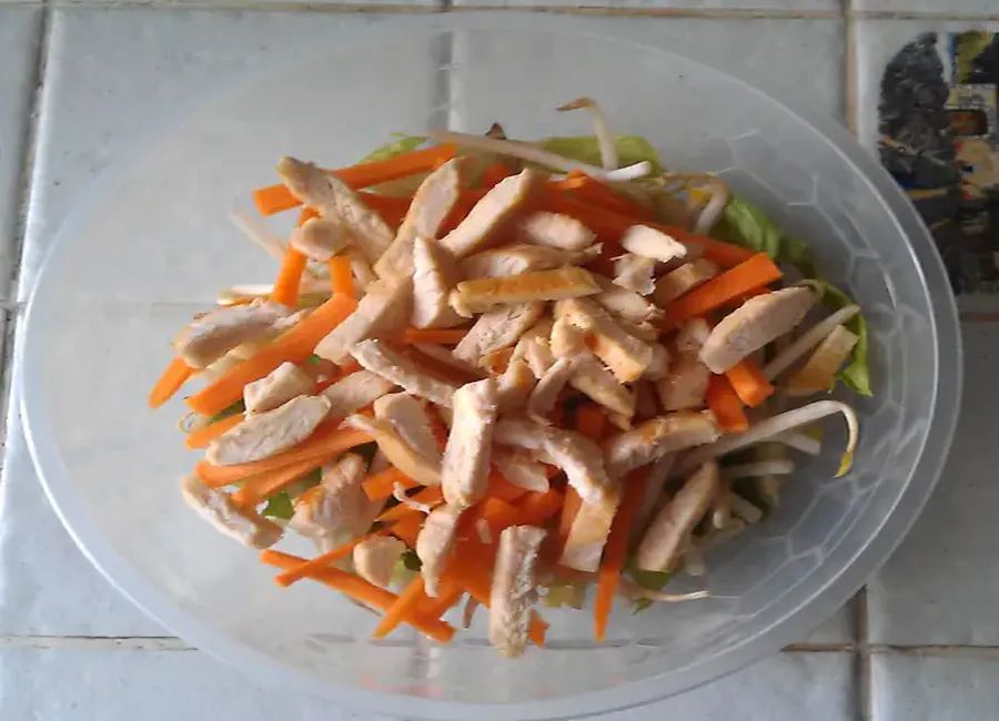 Salade au poulet (façon resto chinois)