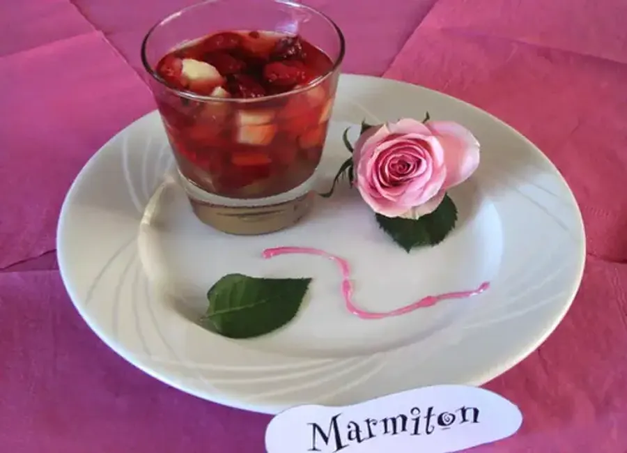 Salade de fruits gourmands à la gelée de rose