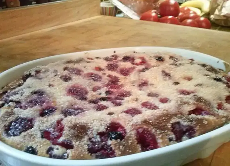 Clafoutis aux framboises et aux cassis