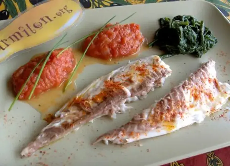 Daurade au piment d'espelette, fondue de tomates