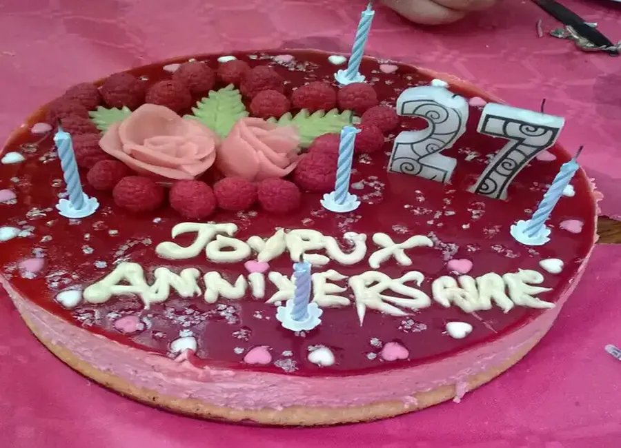 Gâteau d'anniversaire bavarois à la framboise