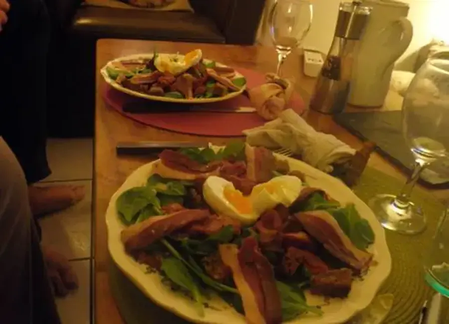 Salade d'épinards aux gésiers confits