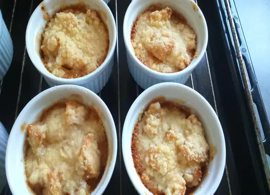 Crumble aux pommes et caramel maison