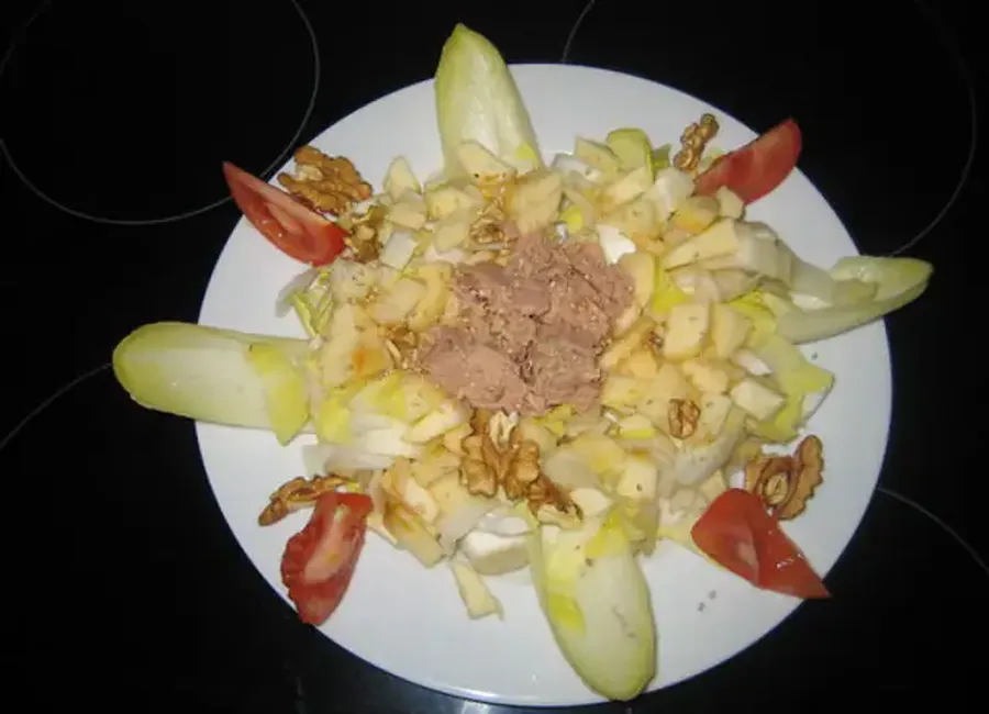 Salade d'endives au thon et à la pomme