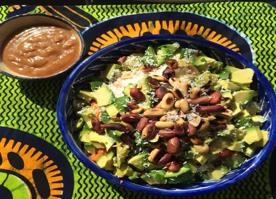 Salade de carotte, coco et avocat à l'africaine