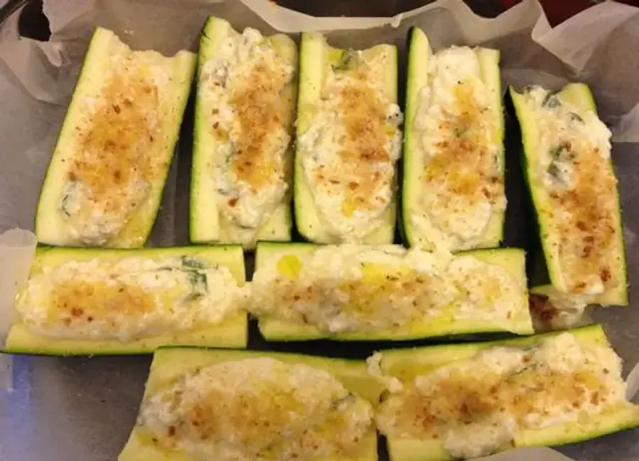 Courgettes farcies au brocciu et à la menthe