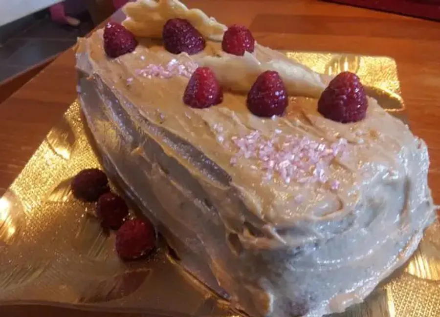 Buche de noel à la praline et framboises