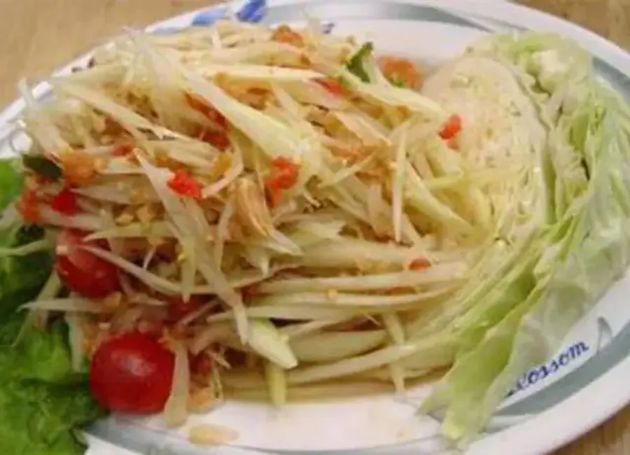 Salade de papaye verte traditionnelle thailandaise