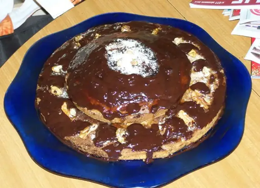 Gâteau au nappage de chocolat et de caramel