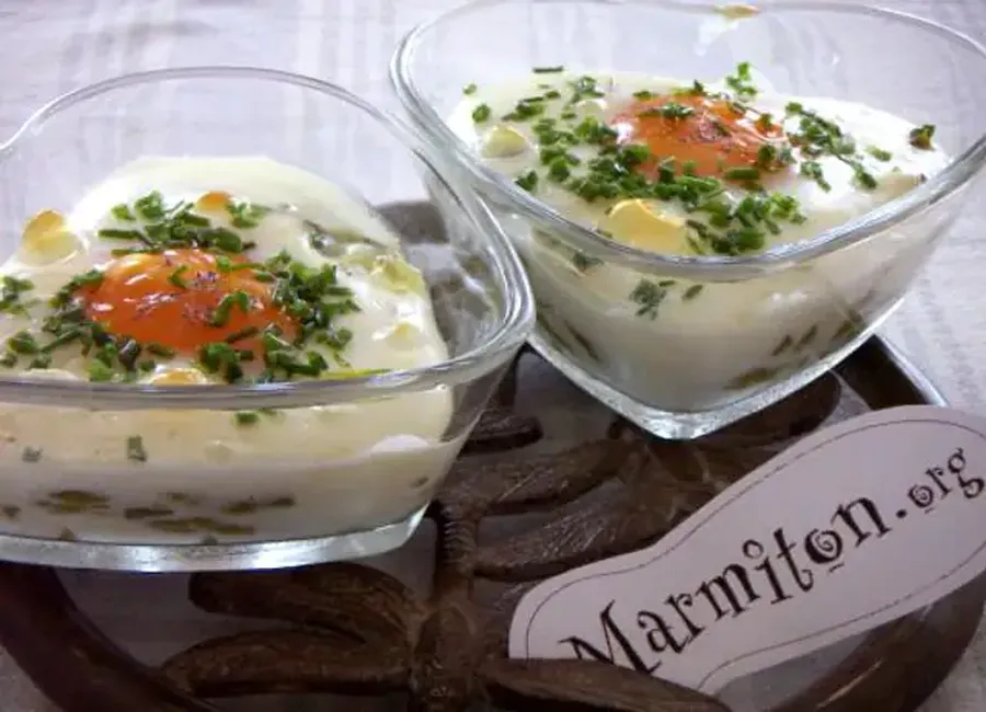 Asperges et oeufs en cocotte