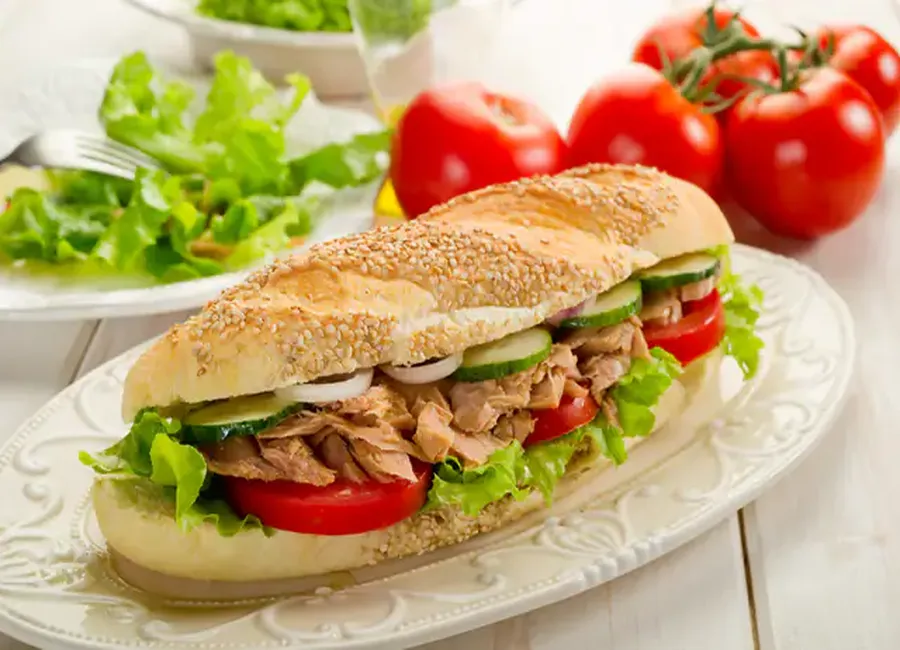 Sandwich de l'été à l'avocat et au thon
