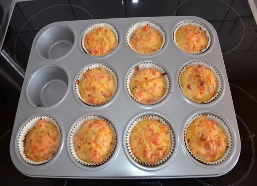 Muffins salés (lardons-tomates)