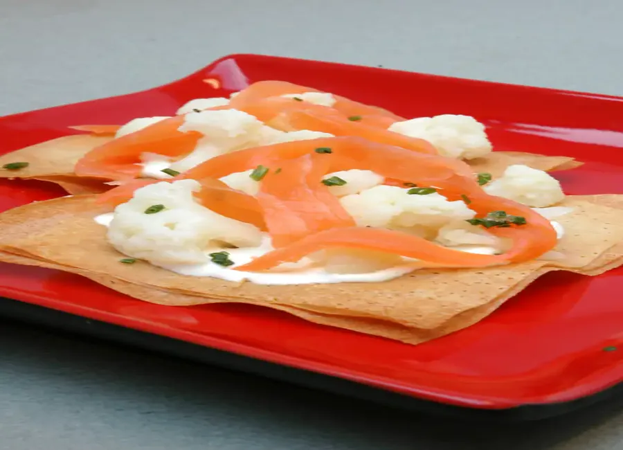 Tartelette fine et croustillante au chou-fleur et au saumon