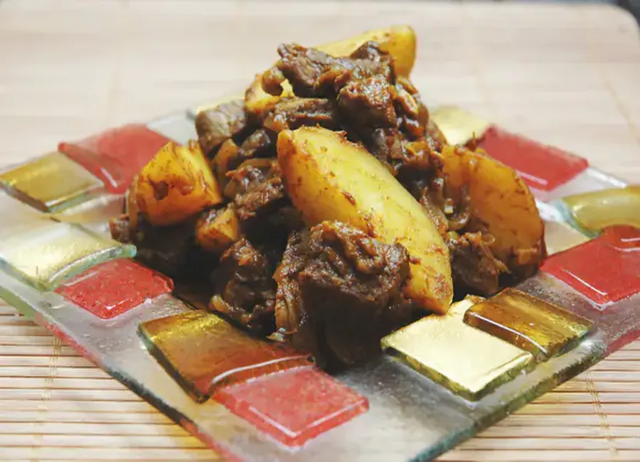 Boeuf et pommes de terre au curry