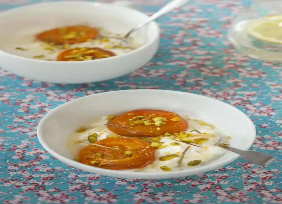 Abricots rôtis au romarin et faisselle au caramel de lavande