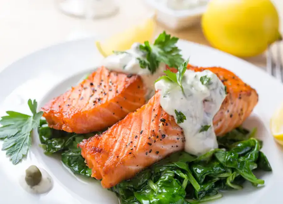 Saumon aux épinards et crème fraîche