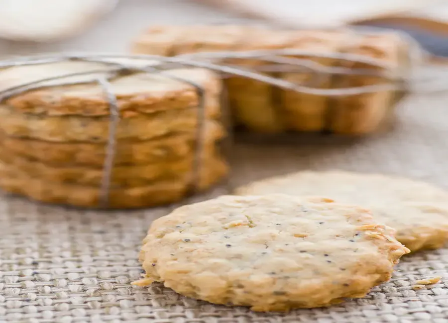 Gâteaux apéritif au parmesan et pavot