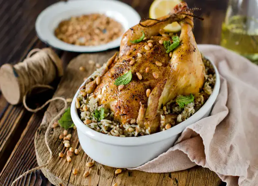 Poulet aux châtaignes et aux olives