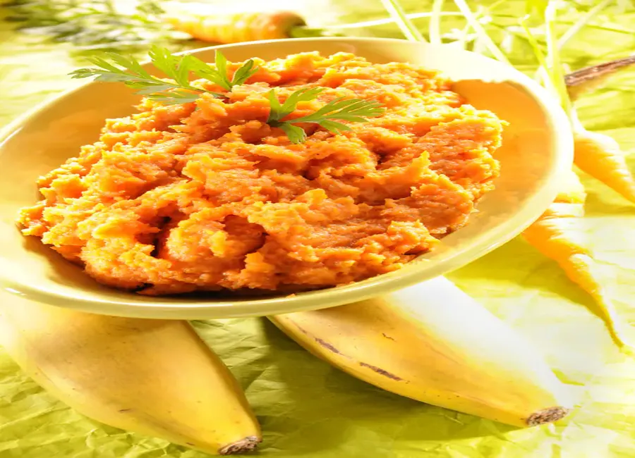 Purée de pommes de terre, carottes et banane