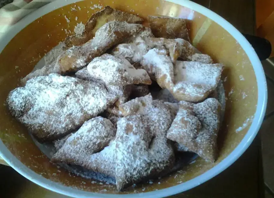 Oreillettes (en provence) ou merveilles (à bordeaux)