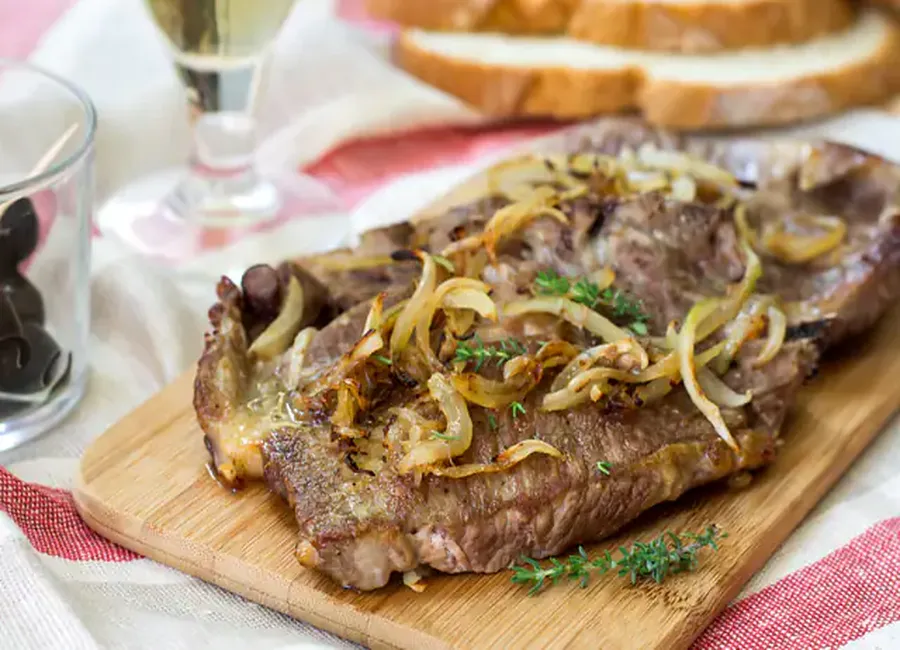 Bavette à l'échalote sauce vin rouge