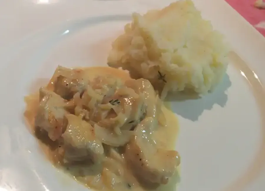 Sauté de poulet au cidre parfumé au thym et sa purée aux 2 pommes
