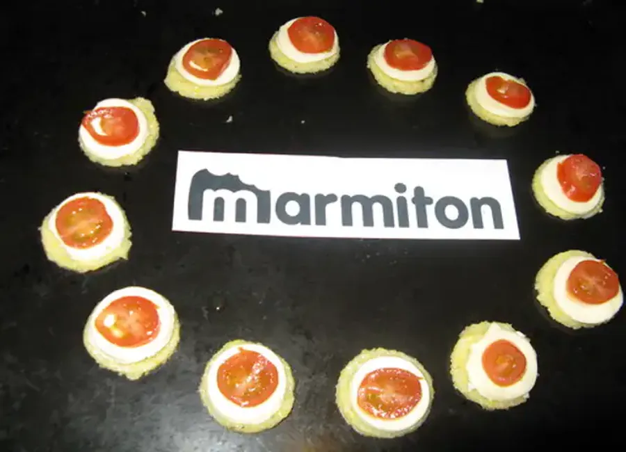 Canapés de polenta aux tomates-cerises