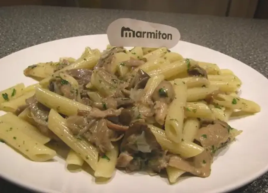 Pâtes au confit de canard et champignons des bois